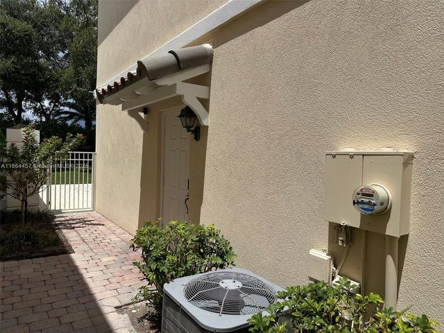 197 E Santa Barbara Way, Palm Beach Gardens, FL 33410