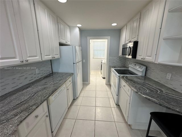 197 E Santa Barbara Way, Palm Beach Gardens, FL 33410