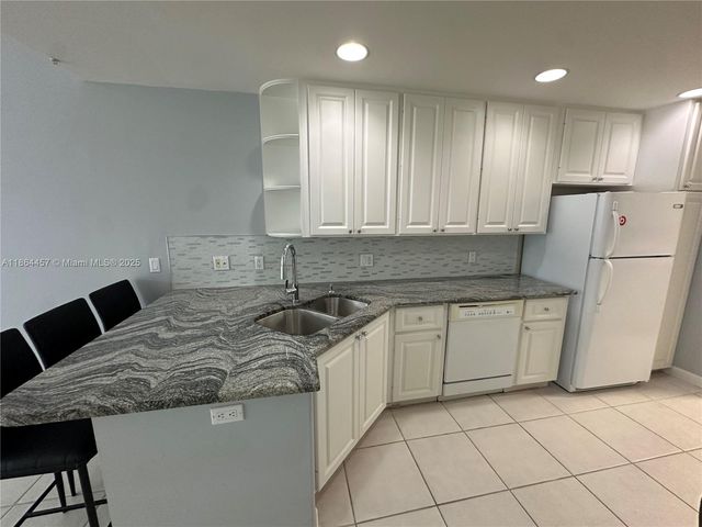 197 E Santa Barbara Way, Palm Beach Gardens, FL 33410