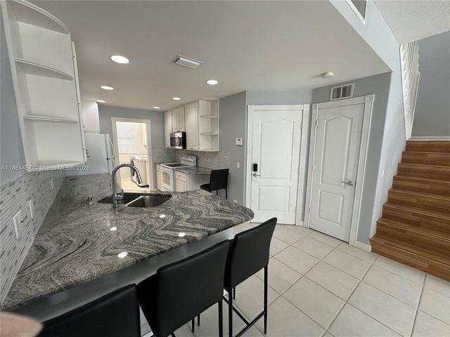 197 E Santa Barbara Way, Palm Beach Gardens, FL 33410