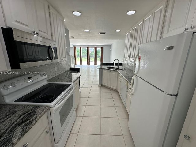 197 E Santa Barbara Way, Palm Beach Gardens, FL 33410