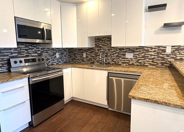 18 Glencoe Street 48, Boston, MA 02135