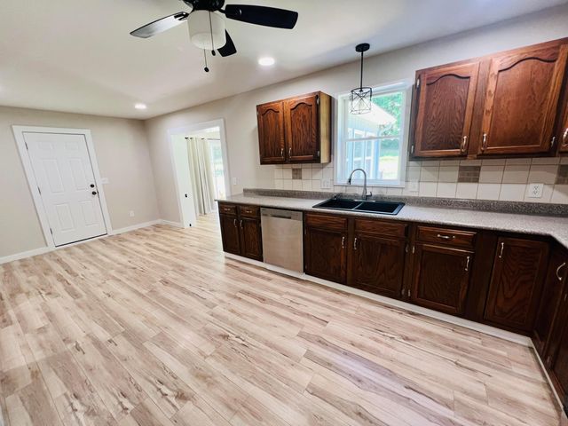 41 N Lake Drive NE, Newark, OH 43055