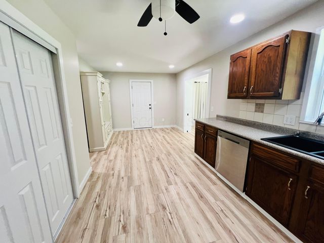 41 N Lake Drive NE, Newark, OH 43055