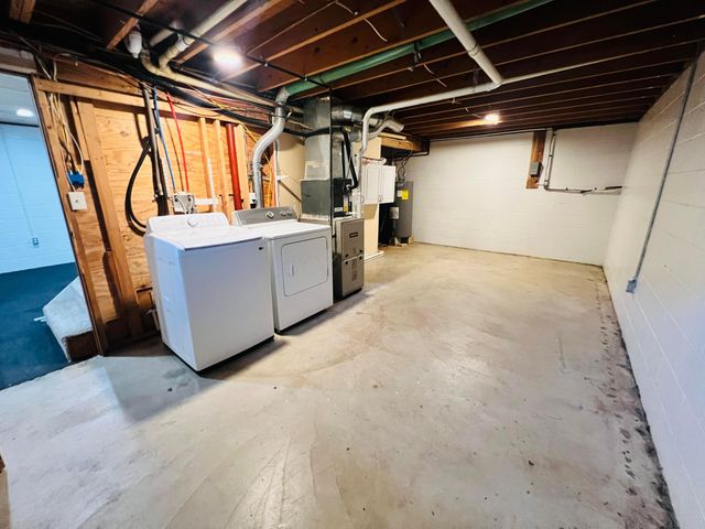 41 N Lake Drive NE, Newark, OH 43055
