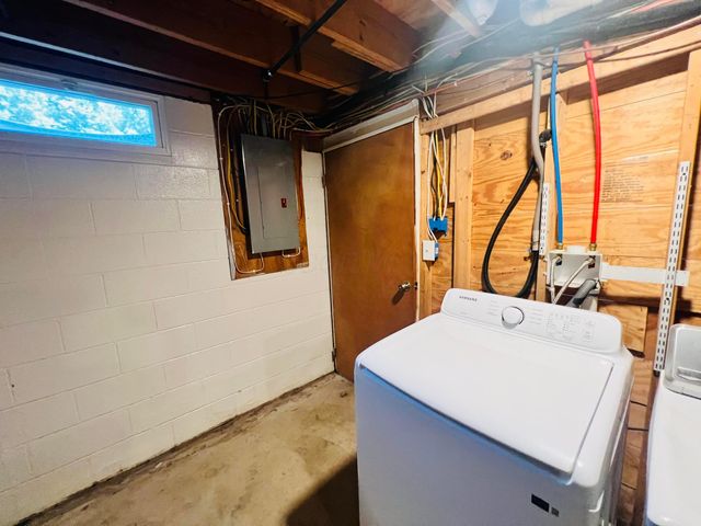 41 N Lake Drive NE, Newark, OH 43055
