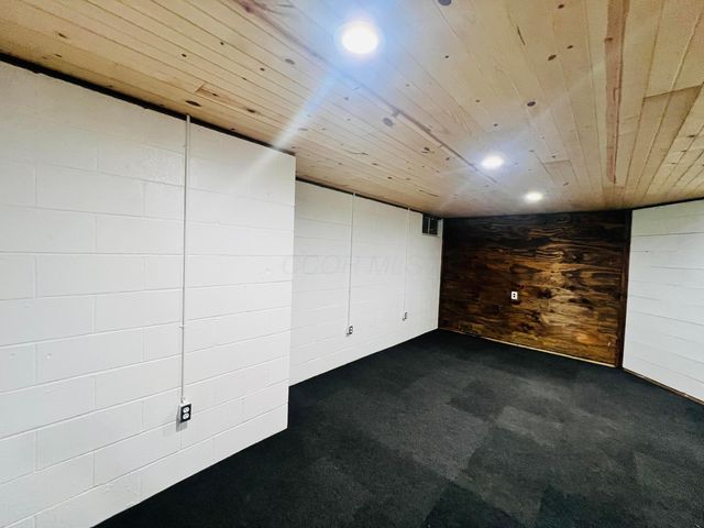 41 N Lake Drive NE, Newark, OH 43055