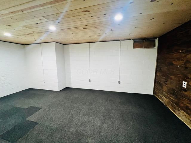 41 N Lake Drive NE, Newark, OH 43055