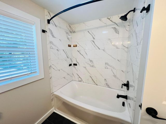 41 N Lake Drive NE, Newark, OH 43055