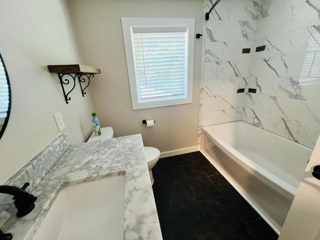 41 N Lake Drive NE, Newark, OH 43055