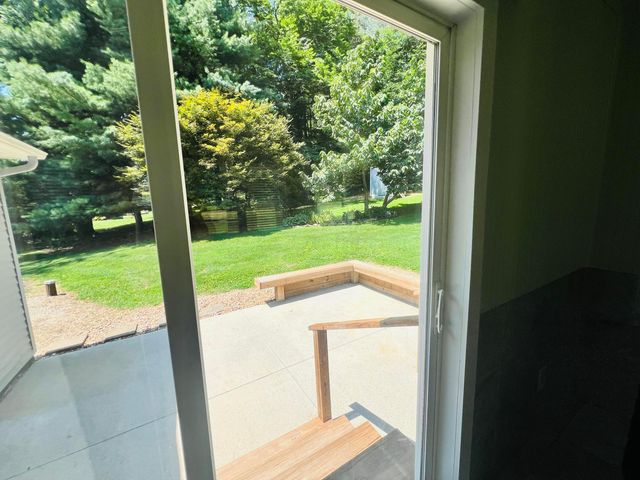 41 N Lake Drive NE, Newark, OH 43055