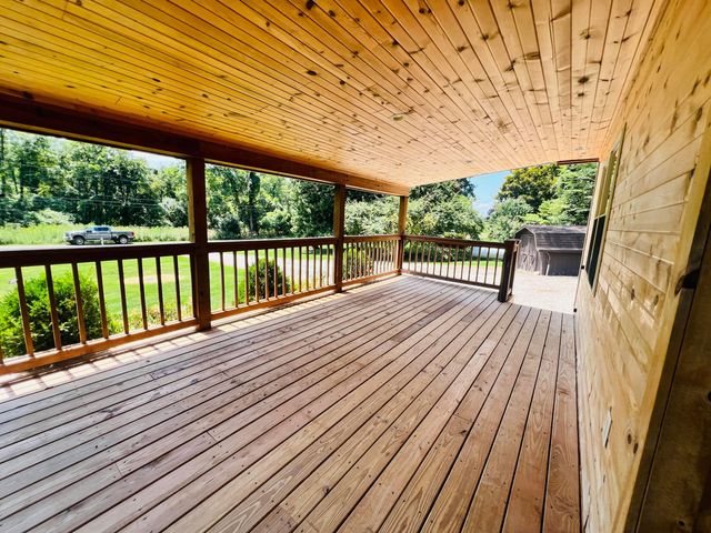 41 N Lake Drive NE, Newark, OH 43055