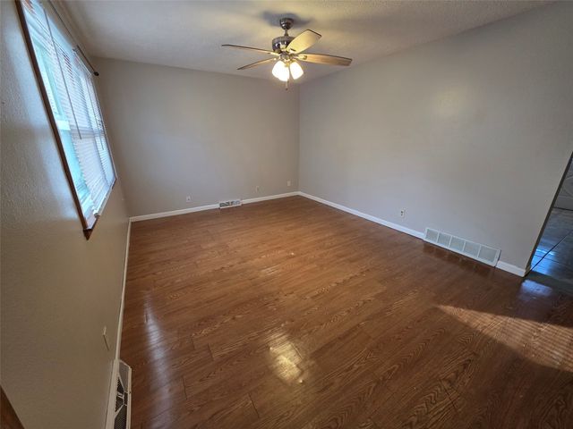 2822 Wedgewood Road, Des Moines, IA 50317