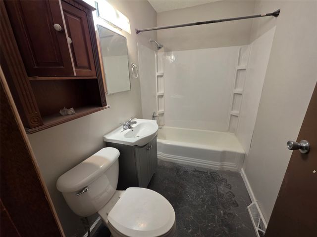 2822 Wedgewood Road, Des Moines, IA 50317