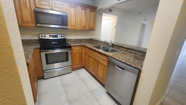 1600 Balfour Point B Drive B, West Palm Beach, FL 33411