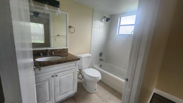 1600 Balfour Point B Drive B, West Palm Beach, FL 33411
