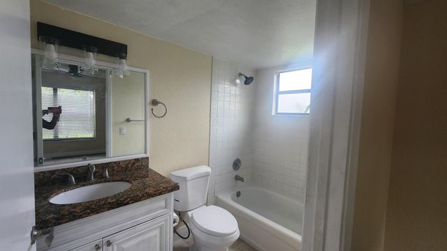1600 Balfour Point B Drive B, West Palm Beach, FL 33411