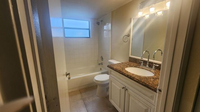 1600 Balfour Point B Drive B, West Palm Beach, FL 33411