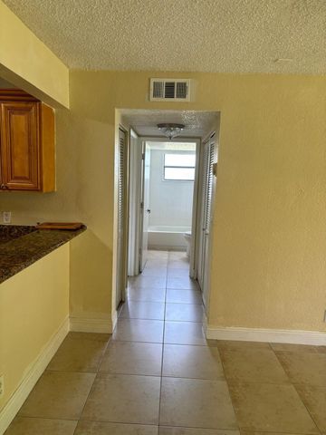 1600 Balfour Point B Drive B, West Palm Beach, FL 33411