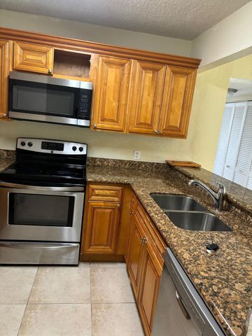 1600 Balfour Point B Drive B, West Palm Beach, FL 33411