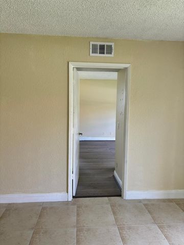 1600 Balfour Point B Drive B, West Palm Beach, FL 33411