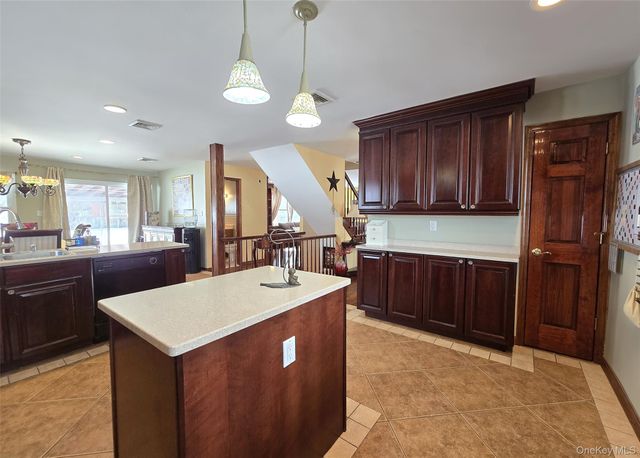 4 Cameo Road, Commack, NY 11725