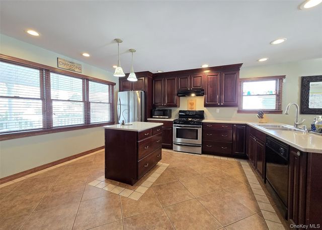4 Cameo Road, Commack, NY 11725
