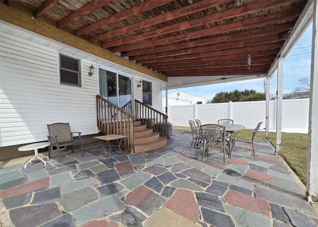 4 Cameo Road, Commack, NY 11725