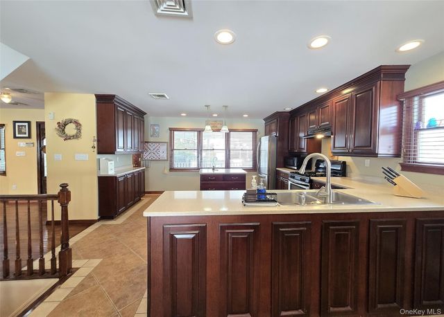 4 Cameo Road, Commack, NY 11725