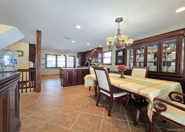 4 Cameo Road, Commack, NY 11725