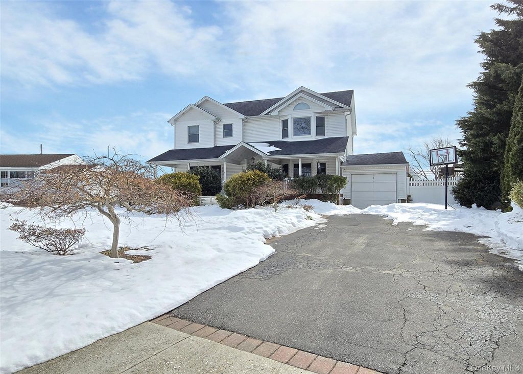 4 Cameo Road, Commack, NY 11725