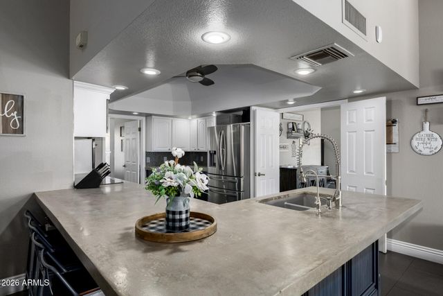 4147 E GLENCOVE Circle, Mesa, AZ 85205