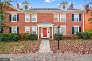 3361 S WAKEFIELD ST #B1, Arlington, VA 22206