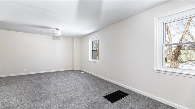 808 NE Russell Road, Kansas City, MO 64116