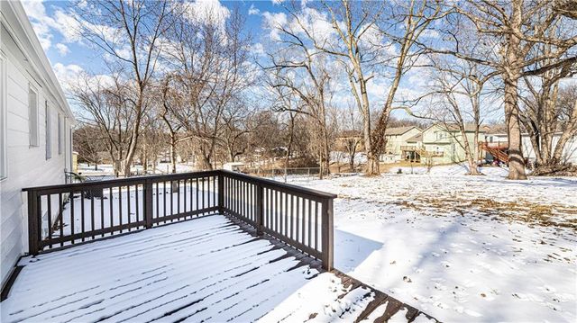 808 NE Russell Road, Kansas City, MO 64116