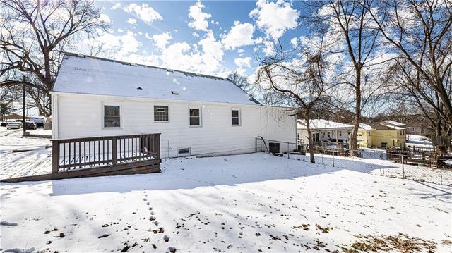 808 NE Russell Road, Kansas City, MO 64116