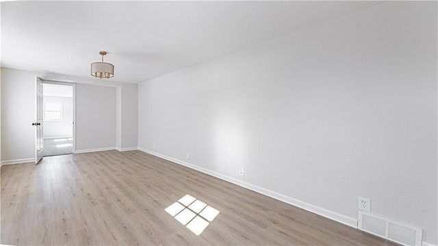 808 NE Russell Road, Kansas City, MO 64116