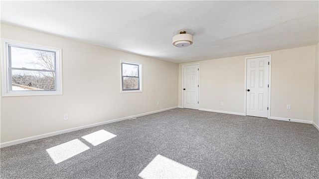 808 NE Russell Road, Kansas City, MO 64116