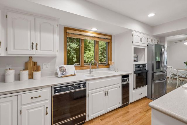 11304 Bluestem Lane, Eden Prairie, MN 55347