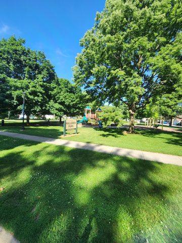 218 S 9th Street, Dekalb, IL 60115