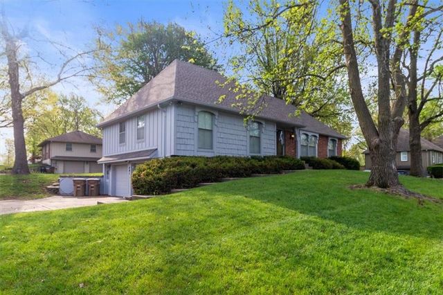 401 S Sunset Lane, Raymore, MO 64083