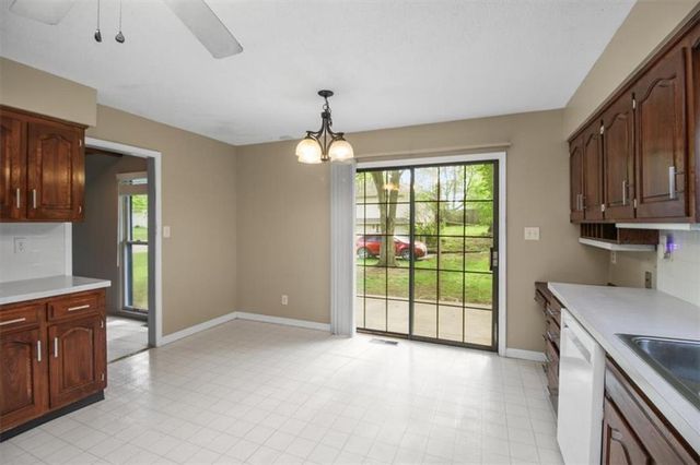 401 S Sunset Lane, Raymore, MO 64083