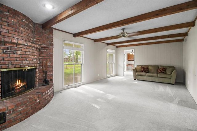 401 S Sunset Lane, Raymore, MO 64083