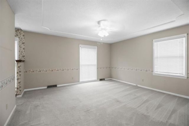 401 S Sunset Lane, Raymore, MO 64083