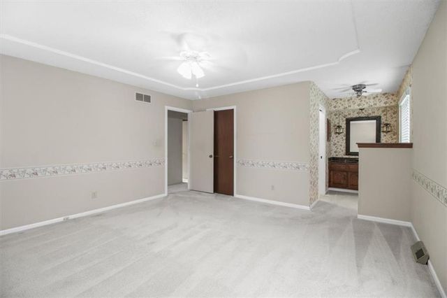 401 S Sunset Lane, Raymore, MO 64083