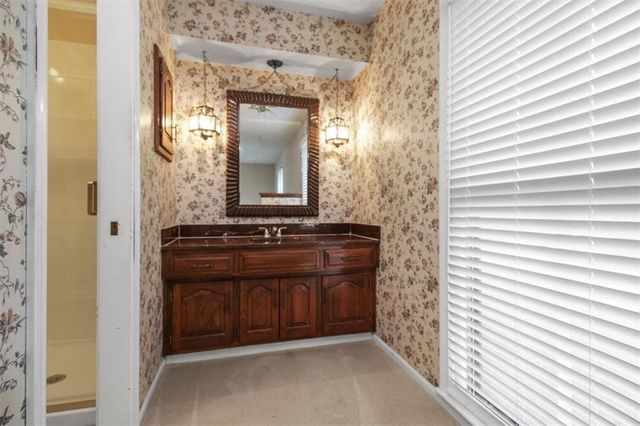 401 S Sunset Lane, Raymore, MO 64083