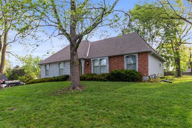 401 S Sunset Lane, Raymore, MO 64083