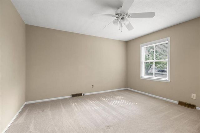 401 S Sunset Lane, Raymore, MO 64083