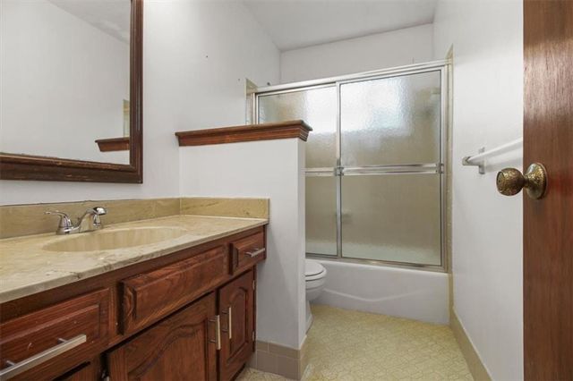 401 S Sunset Lane, Raymore, MO 64083