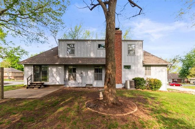 401 S Sunset Lane, Raymore, MO 64083